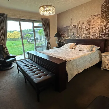 Mcsaveneys Retreat Bed & Breakfast
